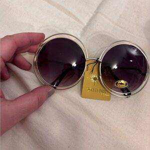 Cute lil hippie glasses